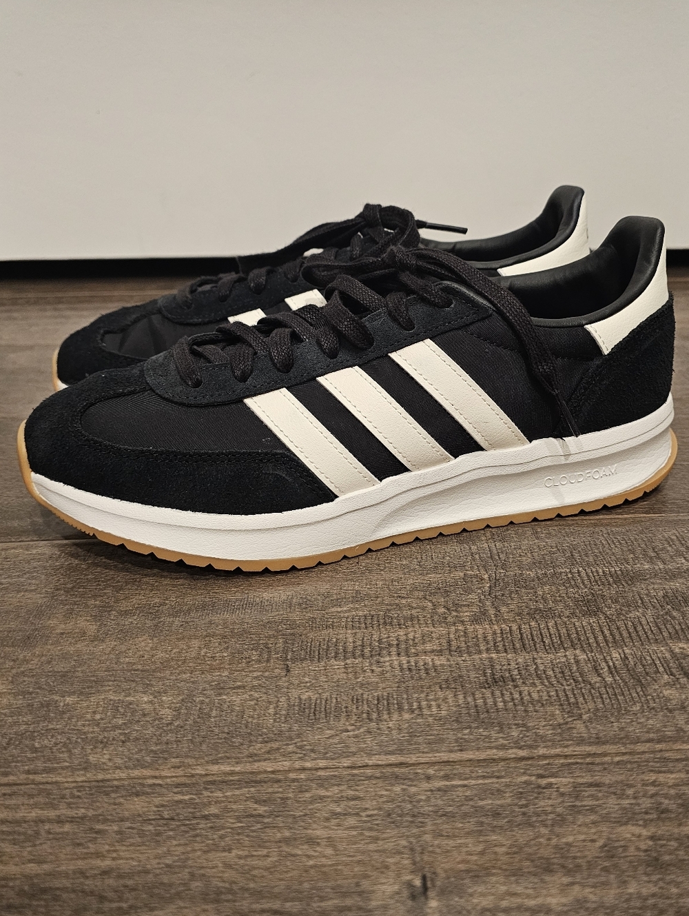 Adidas Womens Run 70s 2.0 Black w/ White Stripes Sz 10 - Picture 2 of 10